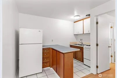 710 NE 43rd Street, Seattle, WA 98105 - Photo 2