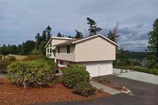 7565 Crescent Ln, Anacortes, WA 98221 - Photo 16