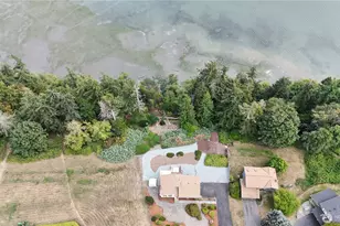 7565 Crescent Ln, Anacortes, WA 98221 - Photo 4