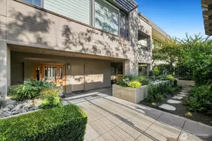 5726 Lake Washington Blvd NE, Kirkland, WA 98033 - Photo 2