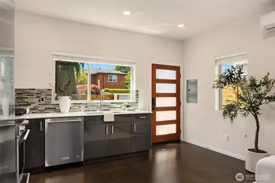 8356 19th Avenue NW #B, Seattle, WA 98117 - Photo 10