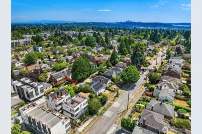 8356 19th Avenue NW #B, Seattle, WA 98117 - Photo 24