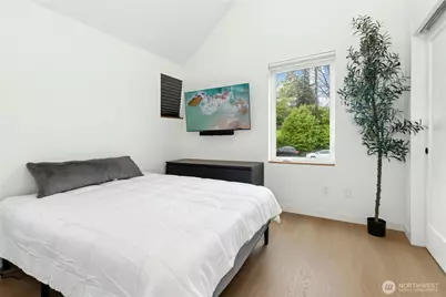 10354 Wallingford Ave N #B, Seattle, WA 98133 - Photo 12