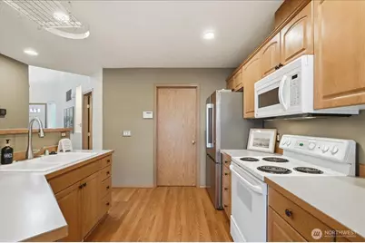 10923 185th Avenue E, Bonney Lake, WA 98391 - Photo 8