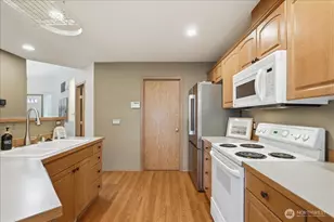 10923 185th Ave E, Bonney Lake, WA 98391 - Photo 8
