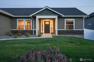 812 N Newport Loop, East Wenatchee, WA 98802 - Photo 2