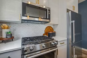 1010A NE 92nd St, Seattle, WA 98115 - Photo 12