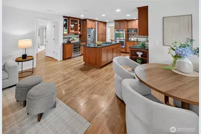 1010 106th Avenue SE, Bellevue, WA 98004 - Photo 16