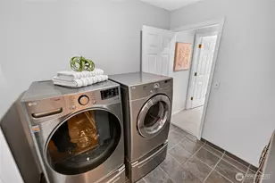 1010 106th Ave SE, Bellevue, WA 98004 - Photo 20