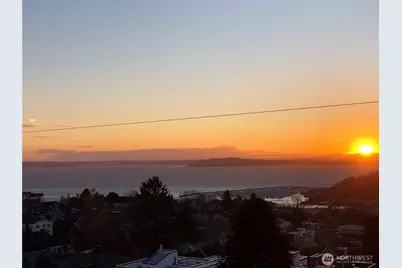 1935 B 7th Avenue W, Seattle, WA 98119 - Photo 2