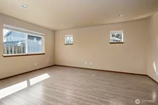 60 NE Melrose Dr, Oak Harbor, WA 98277 - Photo 4