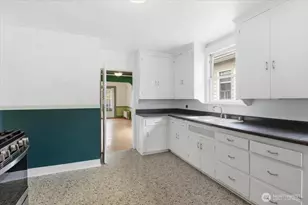308 NE 50th St, Seattle, WA 98105 - Photo 8