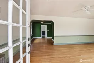308 NE 50th St, Seattle, WA 98105 - Photo 2