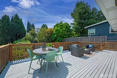 523 N 70th Street, Seattle, WA 98103 - Photo 16
