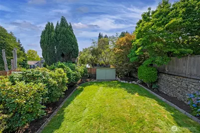 523 N 70th Street, Seattle, WA 98103 - Photo 18