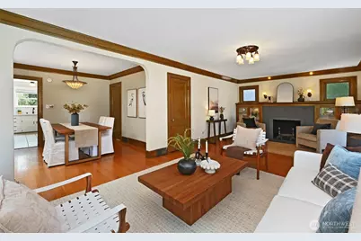 523 N 70th Street, Seattle, WA 98103 - Photo 4