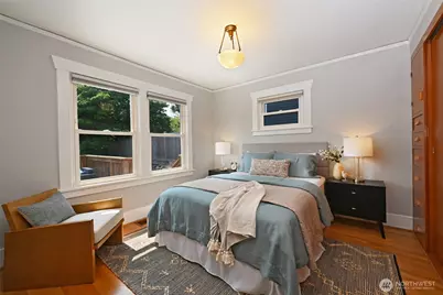 523 N 70th Street, Seattle, WA 98103 - Photo 8
