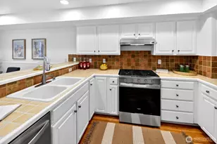 402 Aloha St, Seattle, WA 98109 - Photo 8