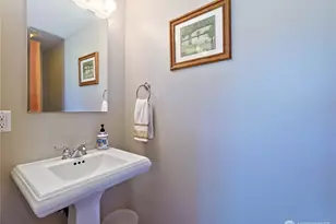 1012 Evergreen Dr, Bellevue, WA 98004 - Photo 8