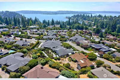 1012 Evergreen Drive, Bellevue, WA 98004 - Photo 2