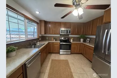908 N Elliot Avenue, Wenatchee, WA 98801 - Photo 4