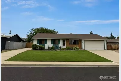 908 N Elliot Avenue, Wenatchee, WA 98801 - Photo 2