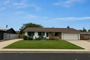 908 N Elliot Ave, Wenatchee, WA 98801 - Photo 2