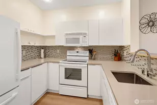 2415 2nd Ave, Seattle, WA 98121 - Photo 14