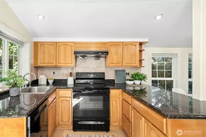 469 Maple Avenue SW, Renton, WA 98057 - Photo 8