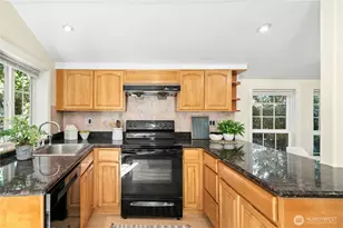 469 Maple Ave SW, Renton, WA 98057 - Photo 8