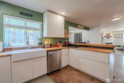 414 N 3rd Place, Kalama, WA 98625 - Photo 8