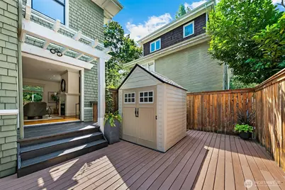 939 13th Avenue E, Seattle, WA 98102 - Photo 36