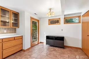 346 N 102nd St, Seattle, WA 98133 - Photo 14