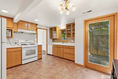 346 N 102nd Street, Seattle, WA 98133 - Photo 12