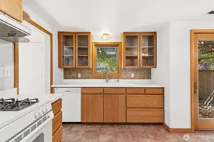 346 N 102nd St, Seattle, WA 98133 - Photo 10