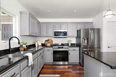 2035 West Lake Sammamish Parkway SE, Bellevue, WA 98008 - Photo 10