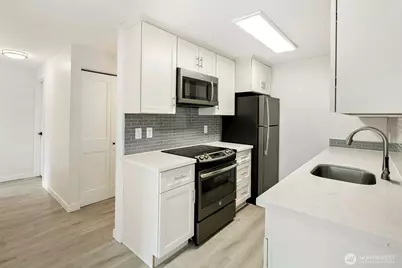 9255 Greenwood Avenue N #27, Seattle, WA 98103 - Photo 4