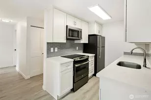 9255 Greenwood Ave N, Seattle, WA 98103 - Photo 4