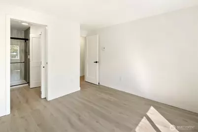 9255 Greenwood Avenue N #27, Seattle, WA 98103 - Photo 12