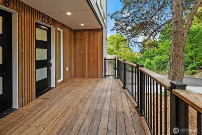 536 W Barrett Street, Seattle, WA 98109 - Photo 2
