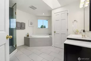 8808 NE 14th St, Clyde Hill, WA 98004 - Photo 20