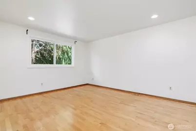 8808 NE 14th Street, Clyde Hill, WA 98004 - Photo 22