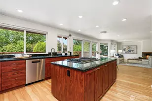 8808 NE 14th St, Clyde Hill, WA 98004 - Photo 8