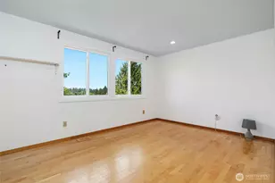 8808 NE 14th St, Clyde Hill, WA 98004 - Photo 24