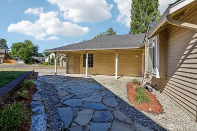1643 S 245th Place, Des Moines, WA 98198 - Photo 2