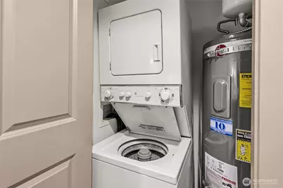 4547 8th Avenue NE #504, Seattle, WA 98105 - Photo 24