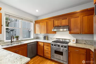620 Lake Washington Boulevard E, Seattle, WA 98112 - Photo 2