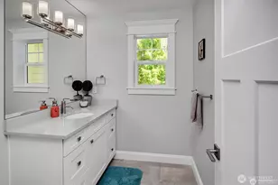 9950 SE 39th St, Mercer Island, WA 98040 - Photo 24
