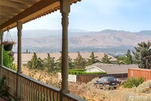 42 31st St NE, East Wenatchee, WA 98802 - Photo 2