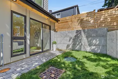 2726 NE Blakeley Street, Seattle, WA 98105 - Photo 8